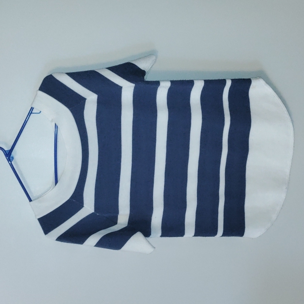 Women's size medium short sleeve boat neck top blue and white.